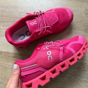 On Running Women’s Hot Pink Athletic Sneakers *like new*